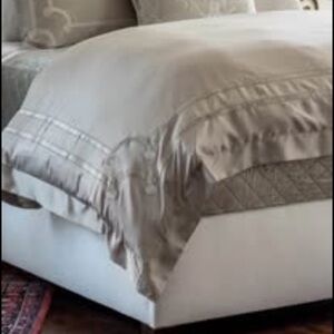 Elegant Cream Bedding Set